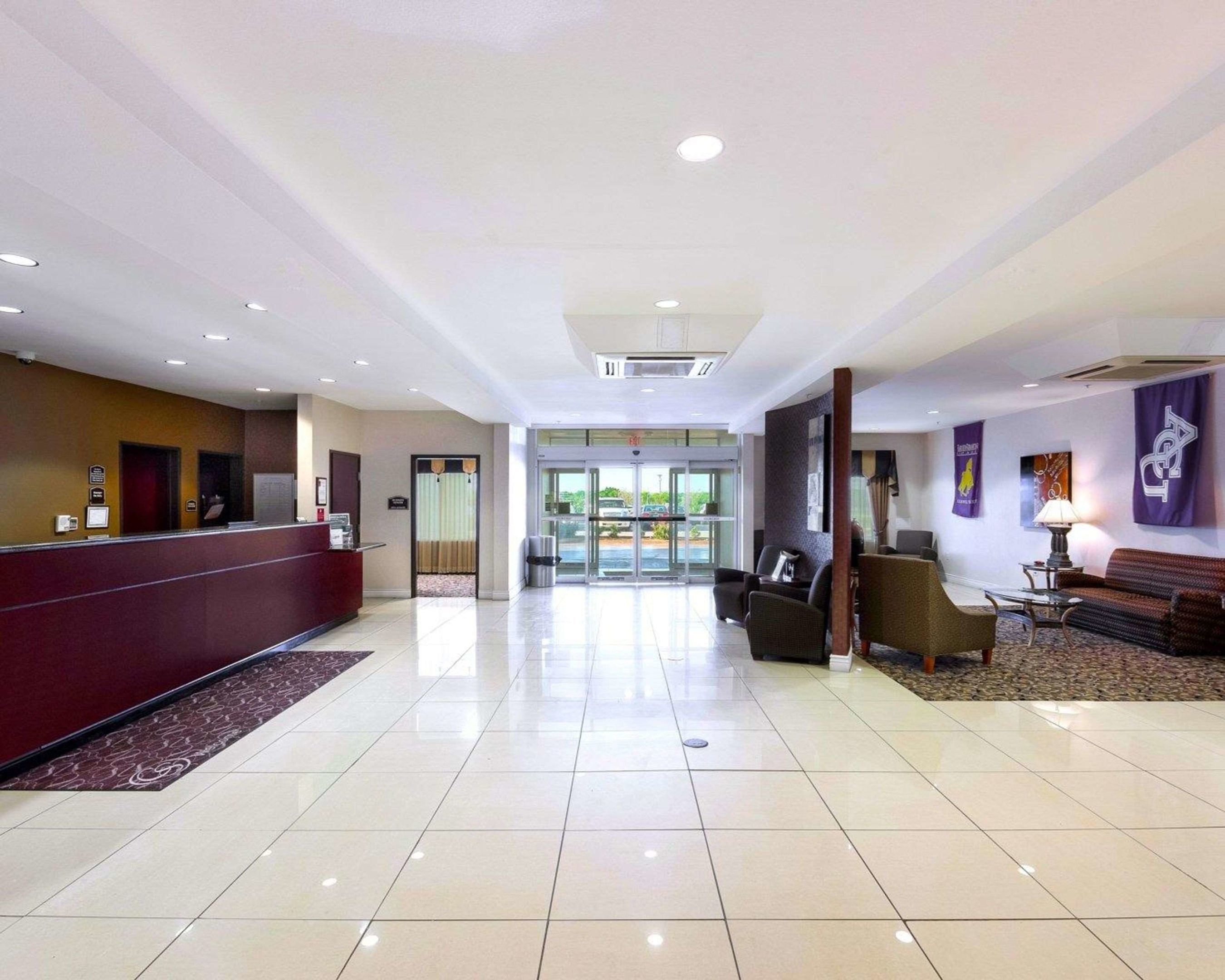 comfort suites university