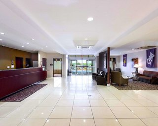 comfort suites university