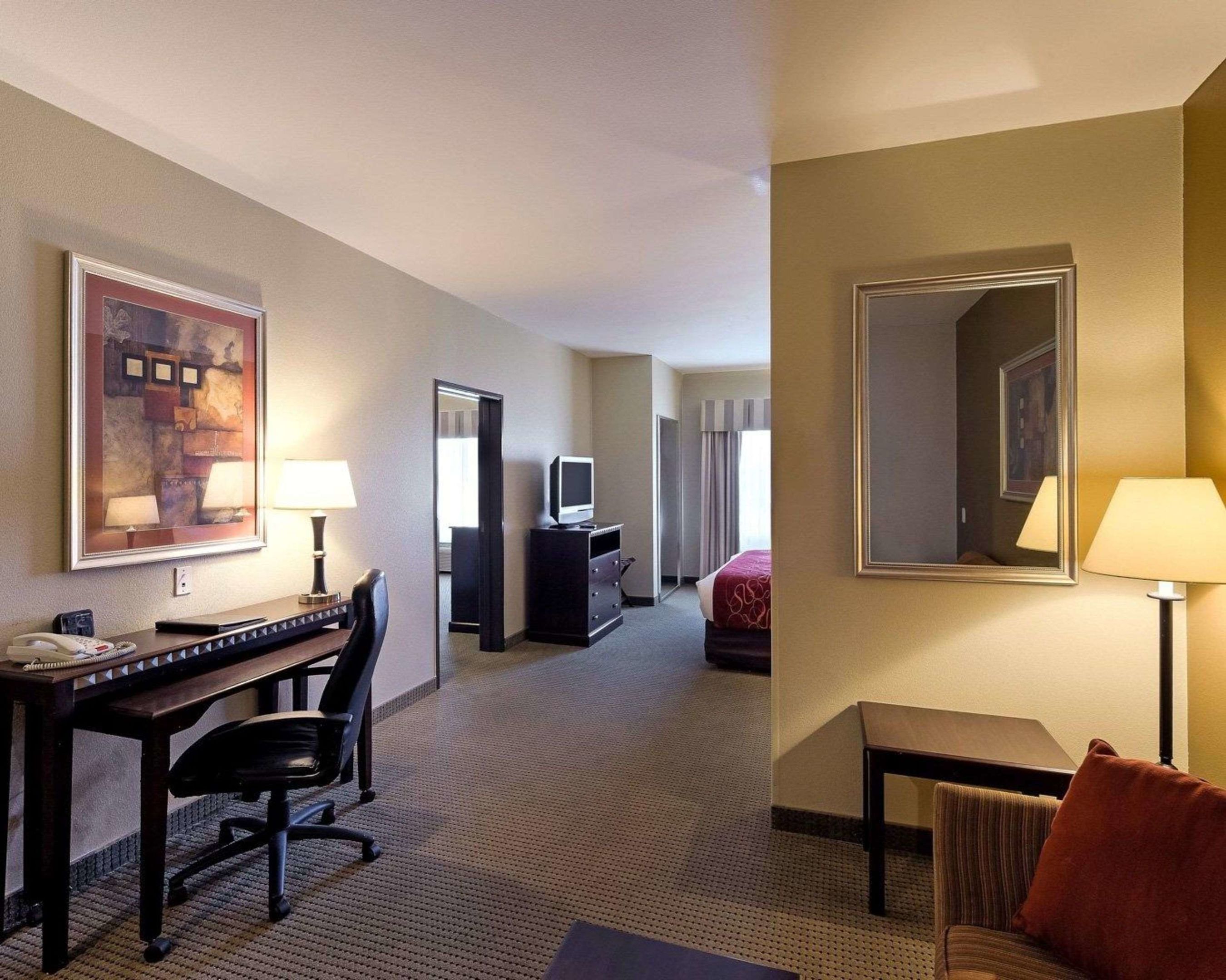 comfort suites university