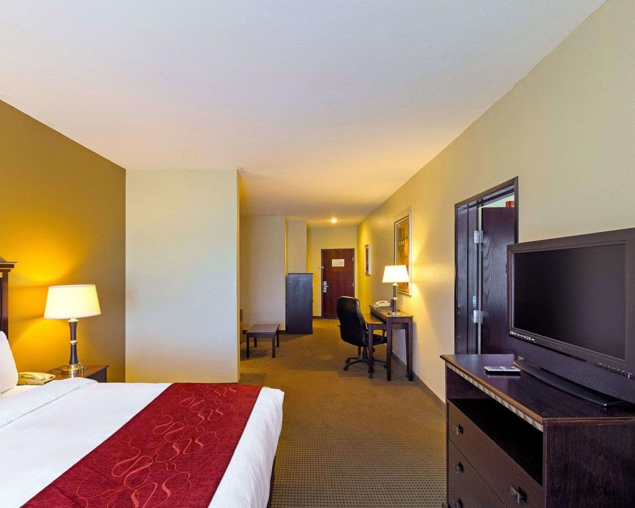 comfort suites university