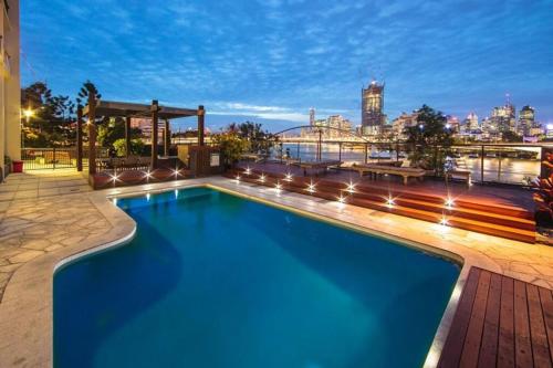 river plaza apartments