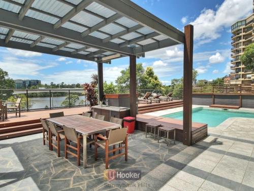 river plaza apartments