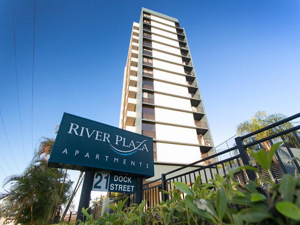 river plaza apartments