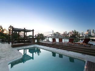 river plaza apartments