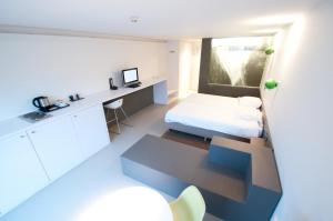 Corbie Geel,Geel>>Antwerp,3 star