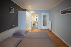 annas place