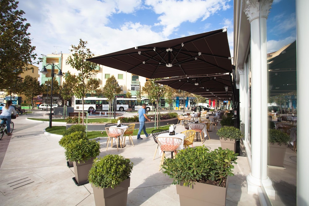 hotel colosseo tirana