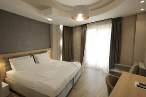Lord Hotel & Restaurant At Autostation,Rinas>>Preze,4 star