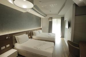 Lord Hotel & Restaurant At Autostation,Rinas>>Preze,4 star