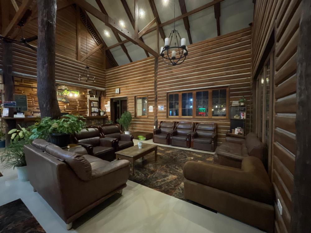 novies tourist inn