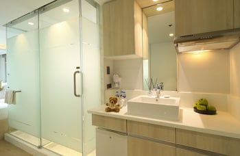 the mini suites eton tower makati