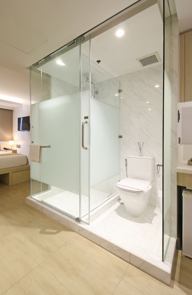 the mini suites eton tower makati