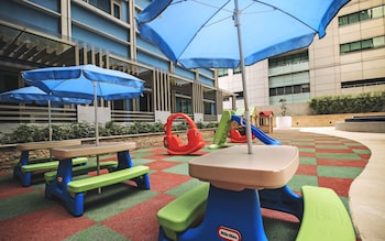 the mini suites eton tower makati