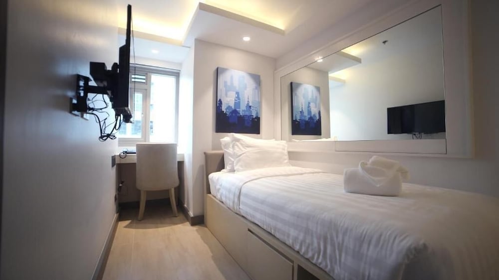 the mini suites eton tower makati