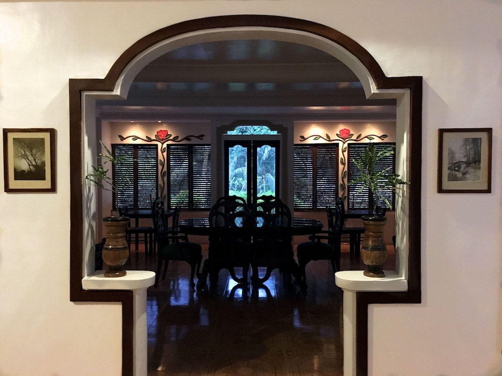 guindulman bay tourist inn