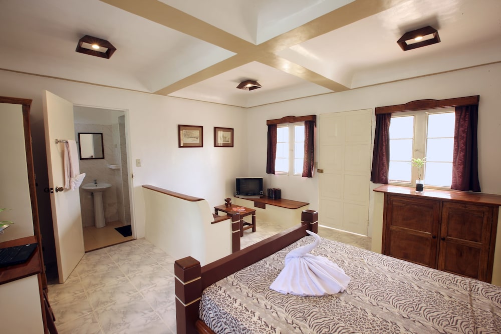 guindulman bay tourist inn