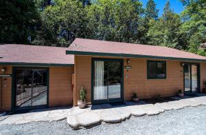 Lazy Z Resort,Mi-Wuk Village>>California,3 star