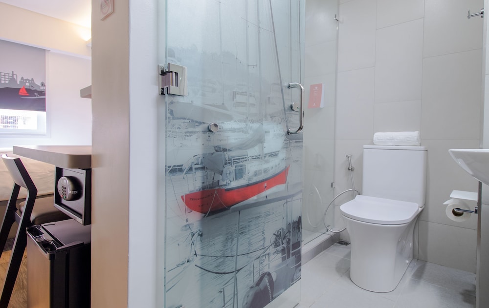 red planet manila bay