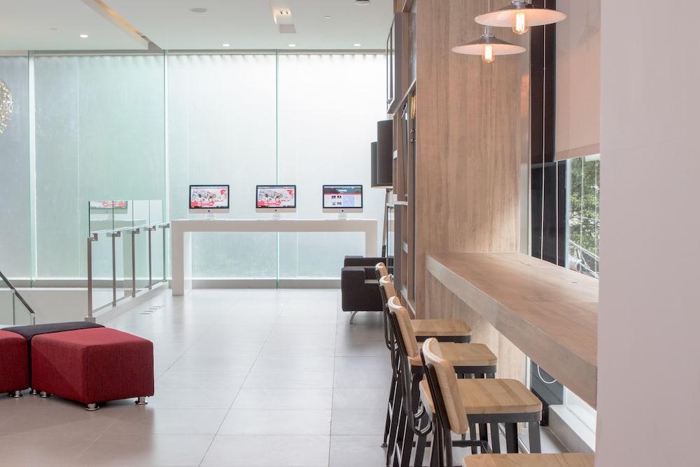 red planet manila bay