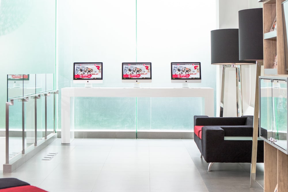 red planet manila bay