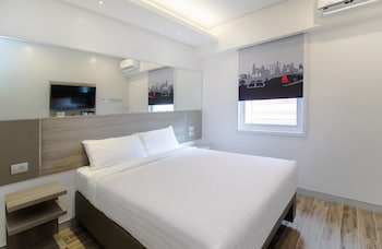 red planet manila bay