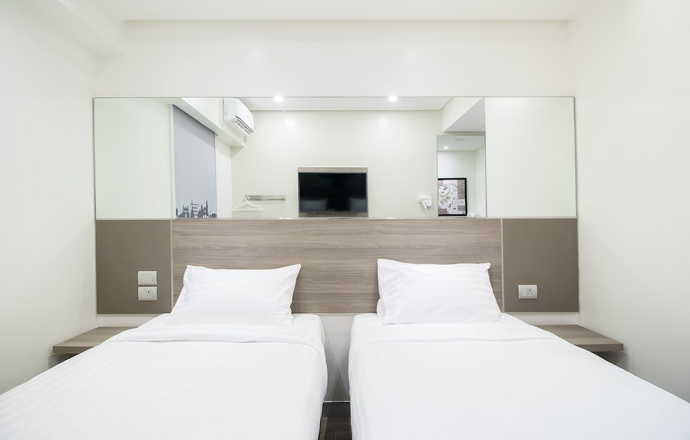 red planet manila bay