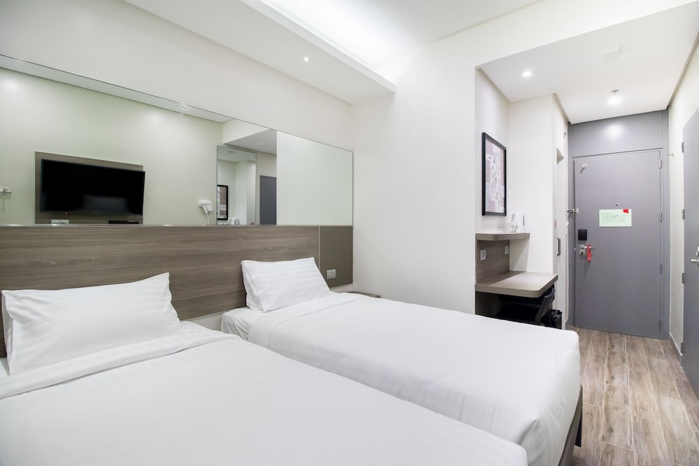 red planet manila bay