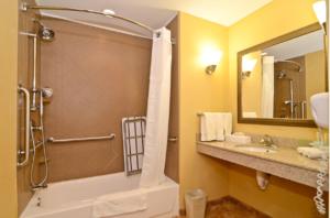 holiday inn express and suites bonifay by ihg