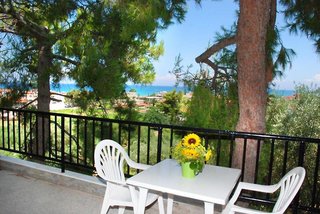 koukounaria hotel and suites
