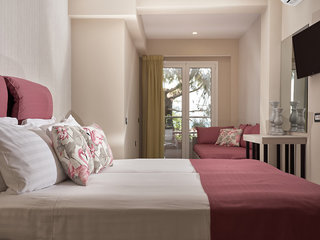 koukounaria hotel and suites