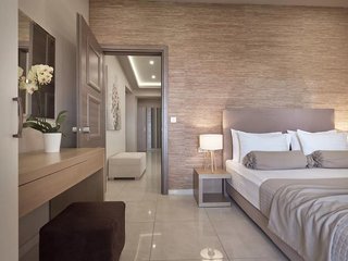 koukounaria hotel and suites