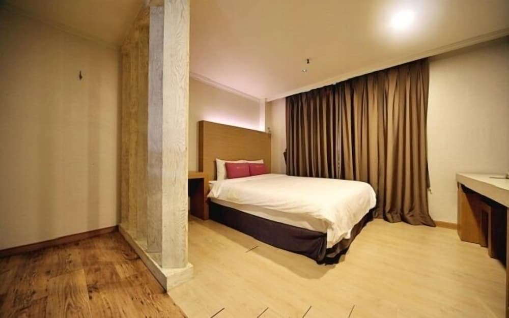 central hotel
