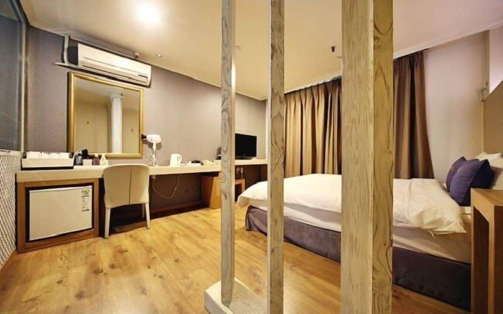 central hotel