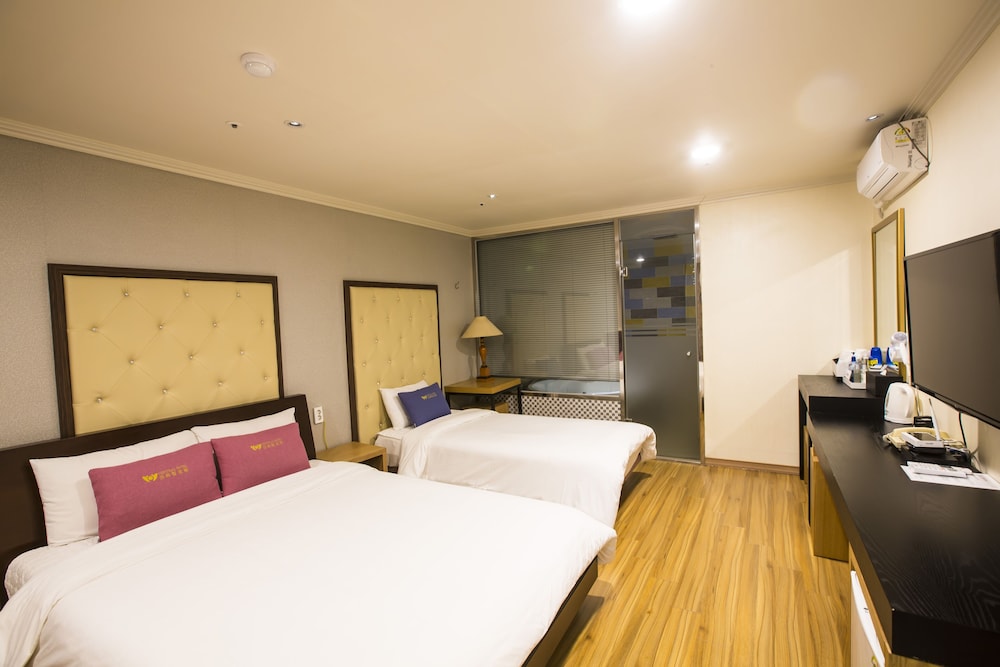 central hotel
