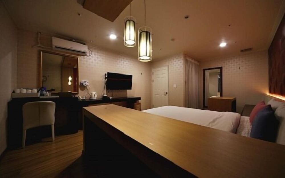 central hotel