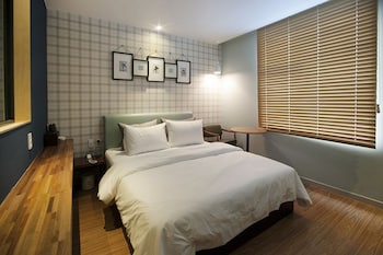 brown dot hotel