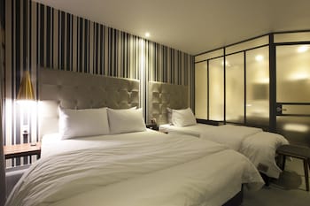 brown dot hotel