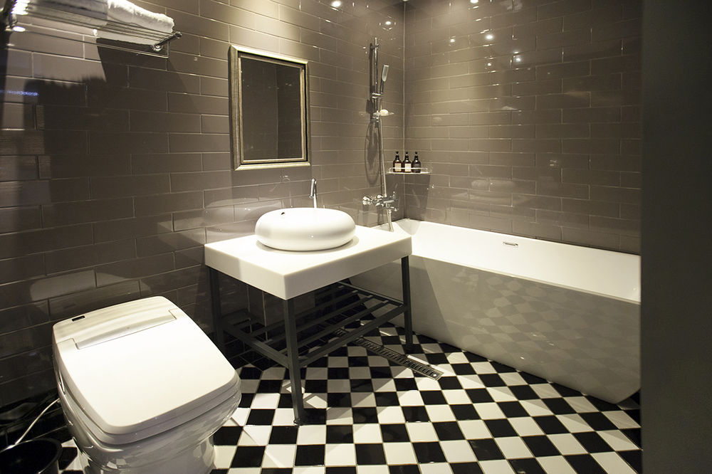 brown dot hotel