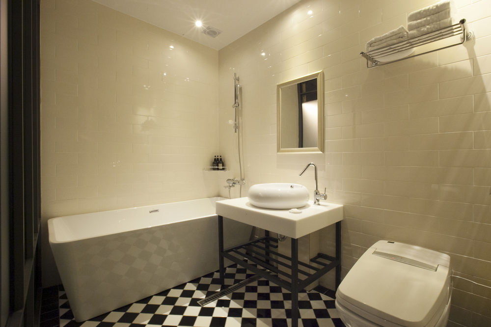 brown dot hotel