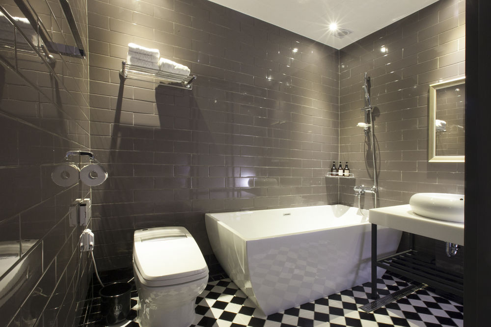 brown dot hotel