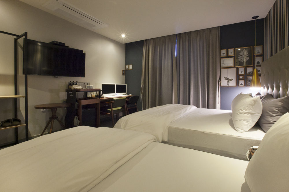 brown dot hotel