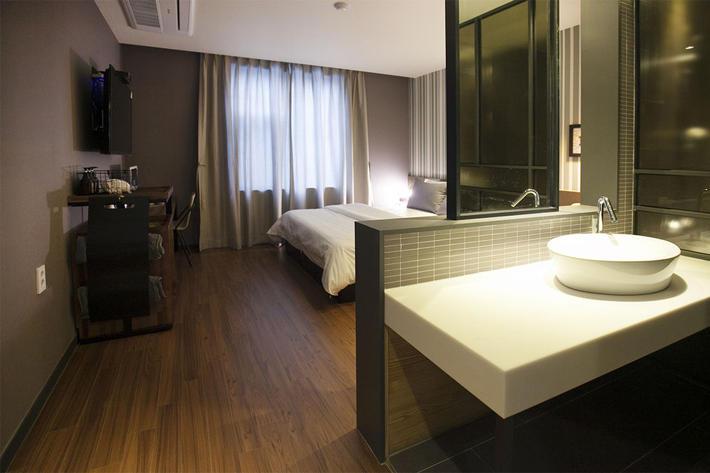 brown dot hotel