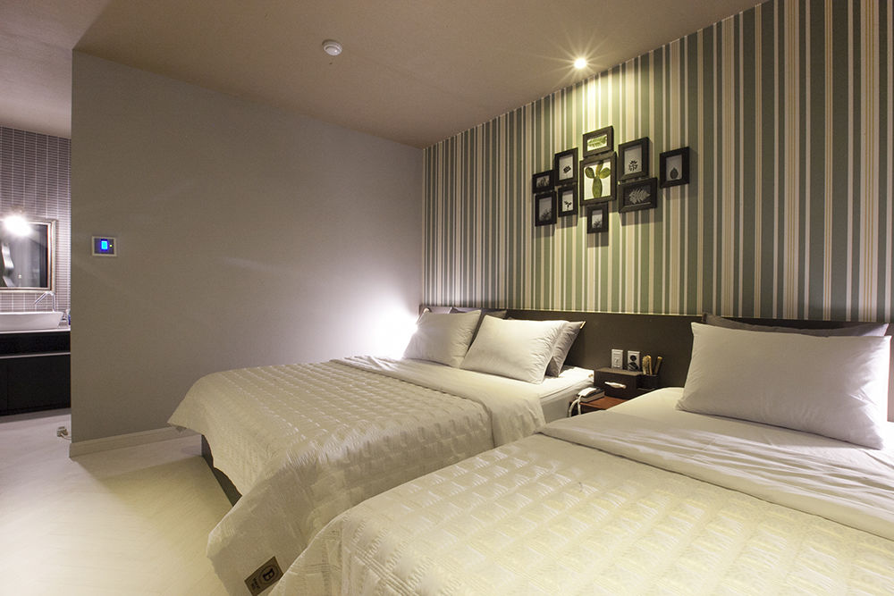 brown dot hotel