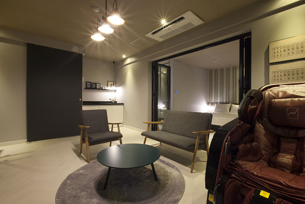brown dot hotel