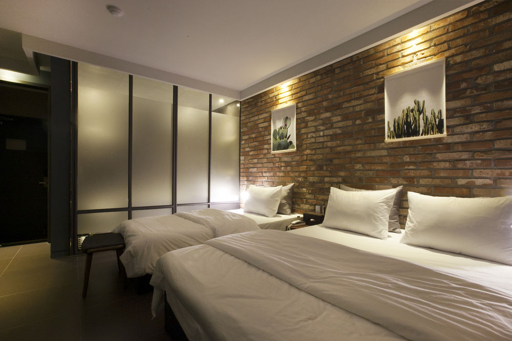 brown dot hotel