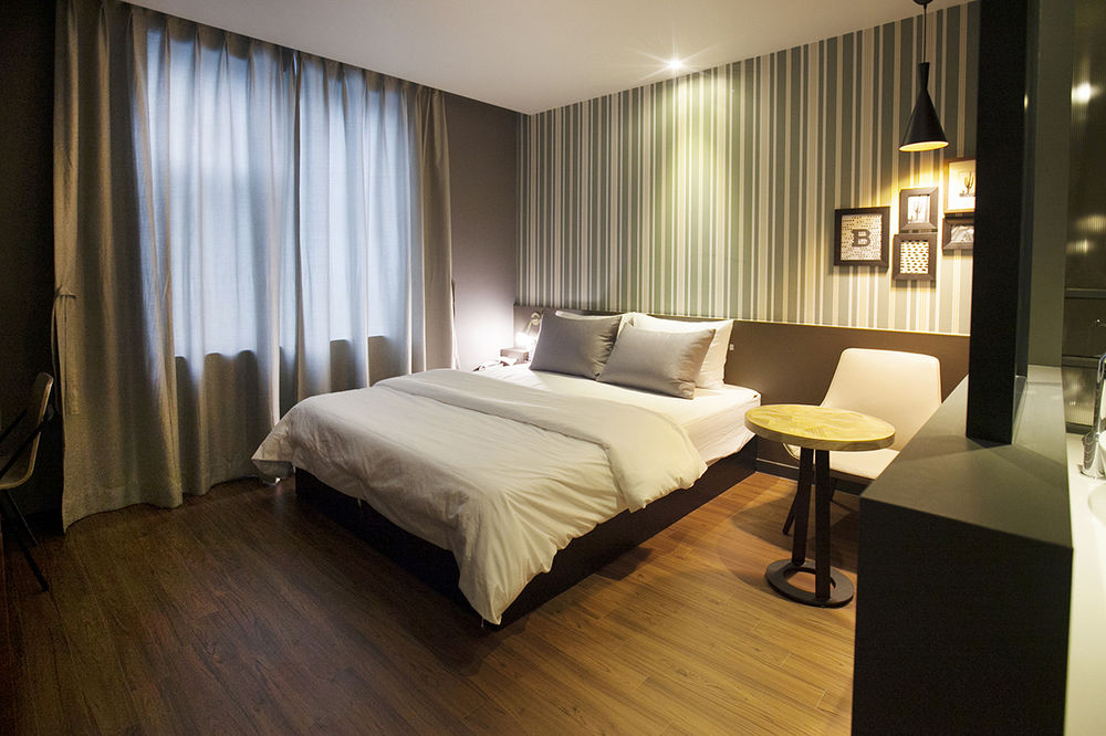 brown dot hotel