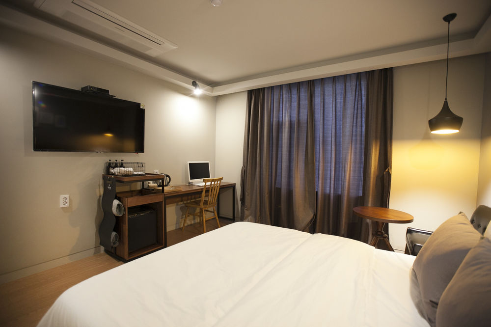 brown dot hotel