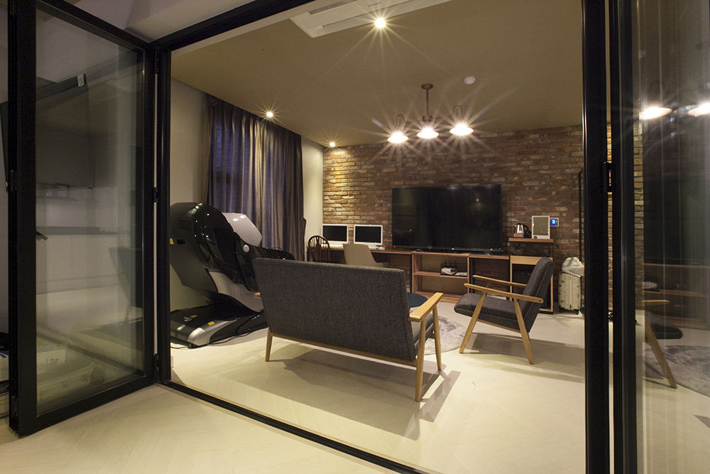 brown dot hotel