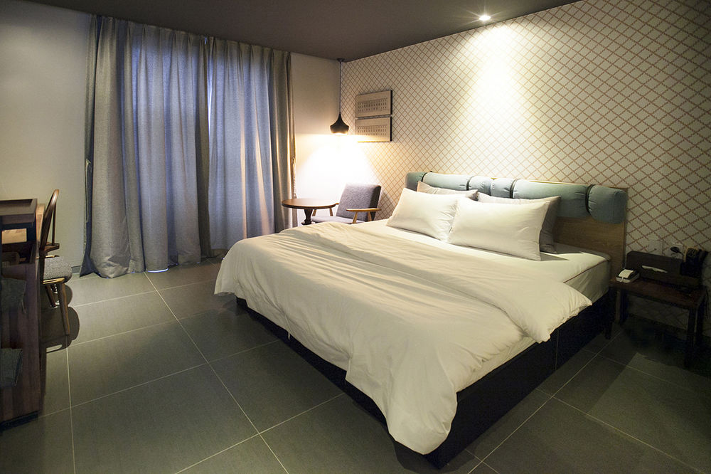 brown dot hotel