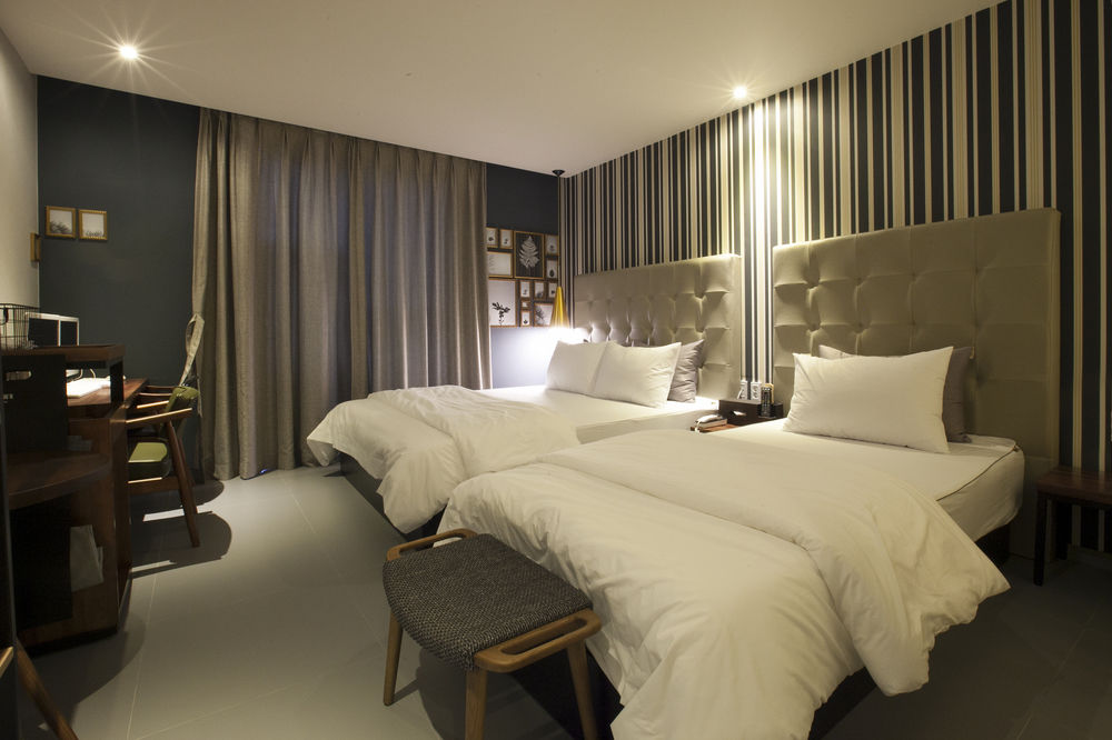 brown dot hotel